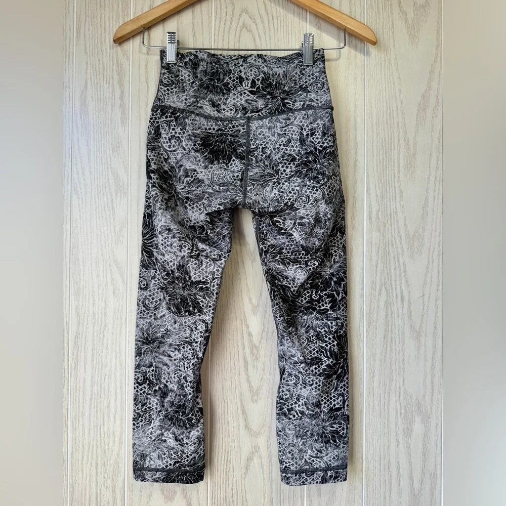 Lululemon Wunder Under Crop High-Rise Full-On Luxtreme 21